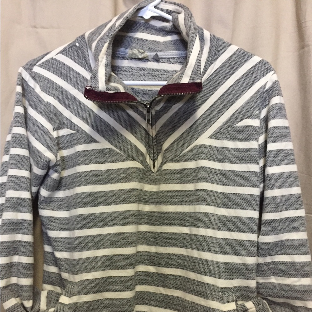 BKE light weight sweatshirt